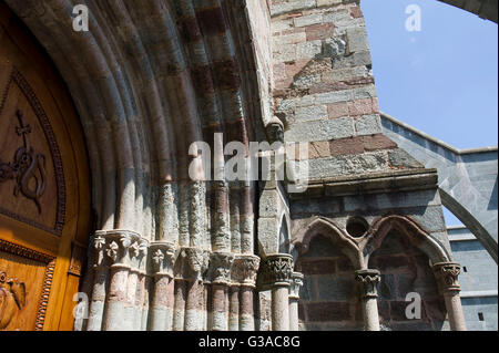 L'Europa, Italia, Piemonte Avigliana - Sacra di San Michele Abbazia di Val Susa. Dettaglio capitelli del portale dello zodiaco Foto Stock