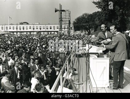 Cantanti Folk Pietro, Paolo e Maria eseguire a marzo su Washington, da sinistra a destra: Paul Stookey, Maria Travers e Peter Yarrow. Foto Stock