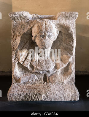 Funerale urna in pietra di epoca romana. Foto Stock