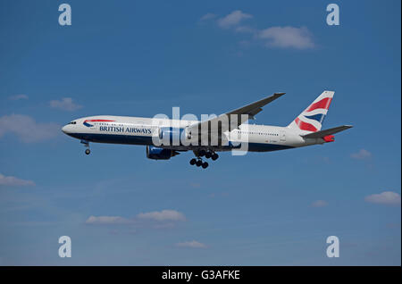 Boeing 777-236ER registrazione seriale (G-YMMI) British Airways flotta su Londra. SCO 10,401. Foto Stock