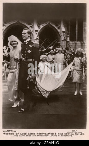 Nozze di Lord Louis Mountbatten e Miss Edwina Ashley lasciando St Margarets Chiesa, Westminster, London il 18 luglio 1822. Data: 1922 Foto Stock