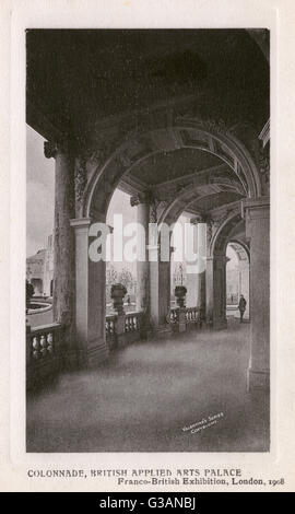 Colonnato al British Applied Arts Palace Foto Stock