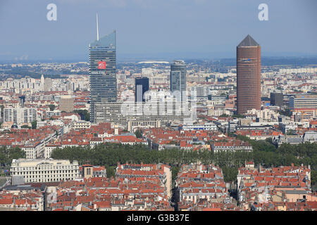 Vista generale verso l'Olympic Lyonnais stadium dalla Basilica di Notre Dame de la Fourviere a Lione, in Francia. Stampa foto di associazione. Picture Data: giovedì 9 giugno 2016. Foto di credito dovrebbe leggere: Jonathan Brady/PA FILO Foto Stock