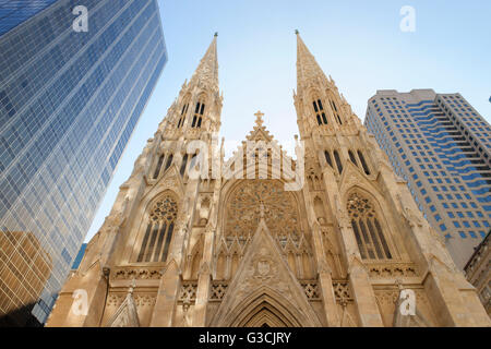 Saint Patrick nella Quinta Avenue di New York City, Manhattan STATI UNITI D'AMERICA Foto Stock