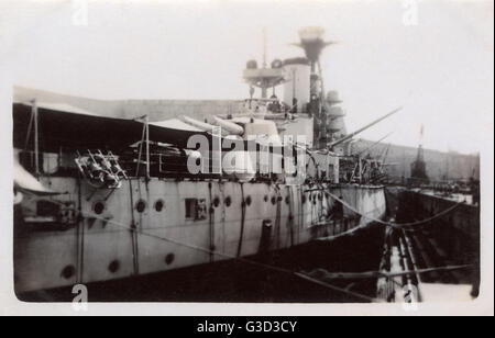 HMS Marlborough - Starboard Quarter visto in dry dock Foto Stock