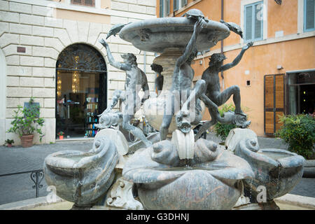 Italien, Rom, Piazza Mattei, Schildkrötenbrunnen (Fontana delle Tartarughe) Foto Stock