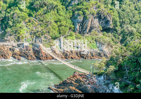 Tempeste FOCE, SUD AFRICA - 29 febbraio 2016: Una veduta aerea della sospensione ponte al di sopra della bocca Foto Stock
