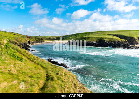 Polly scherzo o Porth Scherzo, una piccola spiaggia tra Newquay e Perranporth, Cornwall, Regno Unito. Foto Stock