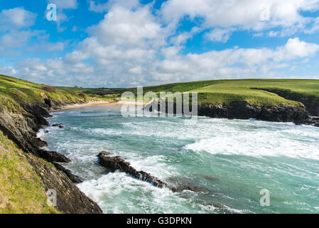 Polly scherzo o Porth Scherzo, una piccola spiaggia tra Newquay e Perranporth, Cornwall, Regno Unito. Foto Stock