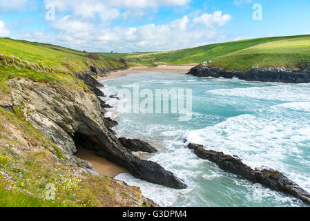 Polly scherzo o Porth Scherzo, una piccola spiaggia tra Newquay e Perranporth, Cornwall, Regno Unito. Foto Stock