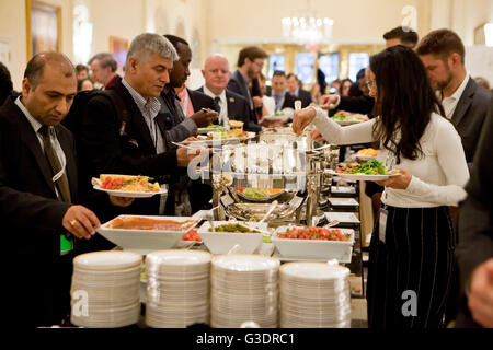 Hotel il pranzo a buffet linea durante un evento di business - USA Foto Stock