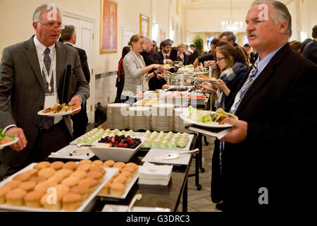 Hotel il pranzo a buffet linea durante un evento di business - USA Foto Stock