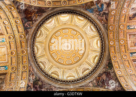 Il soffitto della Chiesa del Gesu Nuovo, Piazza del Gesu Nuovo, Napoli, campania, Italy Foto Stock