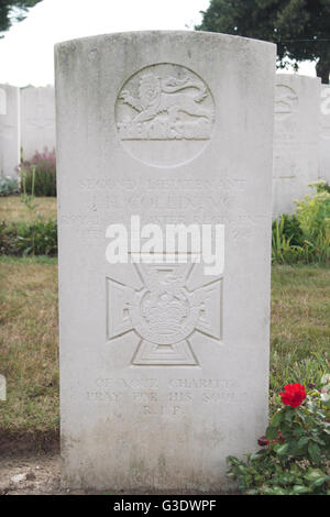 Lapide per 2 Lt J H Collin VC in CWGC Vieille Chapelle Nuovo Cimitero Militare, Vieille-Chapelle, Francia. Foto Stock