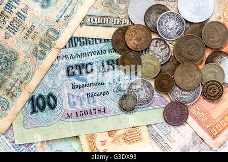 Monete d'argento, URSS monete e banconote. Scaduto il bulgaro banconote. Il vecchio è scaduto il denaro. Lev bulgari e Unione Sovietica russo Foto Stock