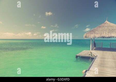 Bella spiaggia delle Maldive. Sfondo rilassante concetto. Foto Stock