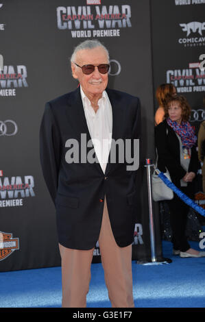 LOS ANGELES, CA. Aprile 12, 2016: Fumetto leggenda Stan Lee alla prima mondiale di "Captain America: guerra civile" presso il Teatro di Dolby, Hollywood. Foto Stock