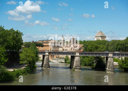 Italien, Rom, Ponte Palatino (auch Ponte Inglese) über den Tevere Foto Stock