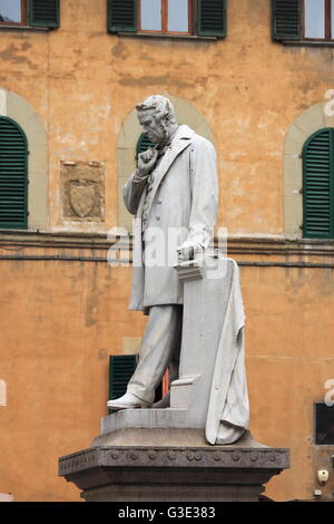 Statua di un intellettuale in Spirito Santo piazza di Firenze, Italia Foto Stock