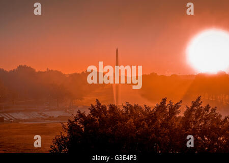 Sunrise presso la piscina riflettente , National Mall ,Washington DC , STATI UNITI Foto Stock