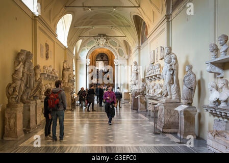 Roma. L'Italia. Il Museo Chiaramonti ospita una collezione di statue e busti romani, Musei Vaticani. Foto Stock