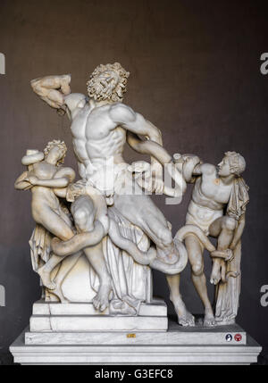 Roma. L'Italia. Statua di Laocoön e i suoi figli nel Cortile Ottagono, Musei Vaticani. Foto Stock