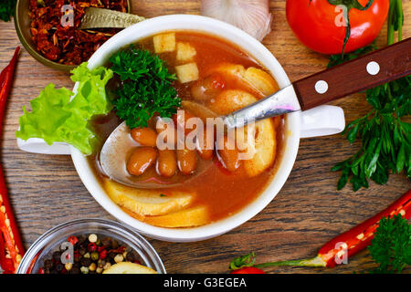 Zuppa di pomodoro e fagiolo Foto Stock