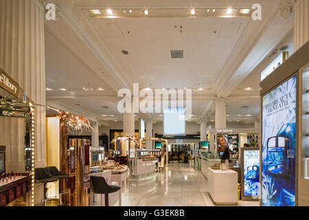 Selfridges London interno Foto Stock