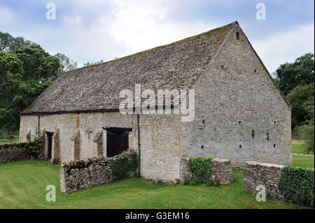 Un sottosviluppato Cotswold fienile in Oxfordshire, Regno Unito Foto Stock