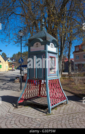 Storico Rikstelefon svedese phone booth in Trosa, Svezia Foto Stock