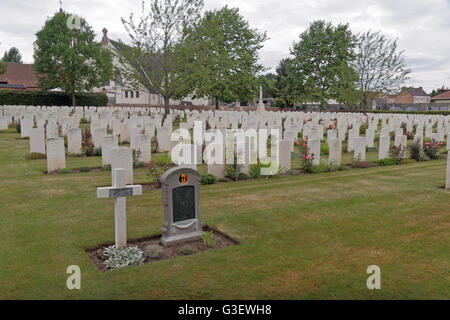 Lapidi in CWGC Cambrin Cimitero Cimitero di estensione, Cambrin, Pas de Calais, Francia. Foto Stock