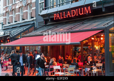 La Leidseplein con il crepuscolo, Amsterdam, Olanda, Paesi Bassi Foto Stock
