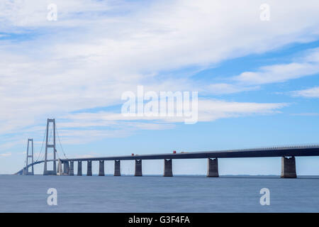 Strade e ponte ferroviario, Great Belt Bridge, Fyn Zelanda, Danimarca Foto Stock