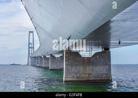 Strade e ponte ferroviario, Great Belt Bridge, Fyn Zelanda, Danimarca Foto Stock