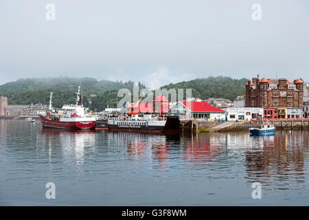 North Pier in porto a Oban Argyll & Bute Scozia con Viking atlantico e traghetto CalMac Loch sforzati ormeggiati Foto Stock