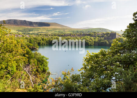 In disuso Dorothea cava di ardesia, Nantlle, Gwynedd, Wales, Regno Unito. Inondati con acqua. Foto Stock