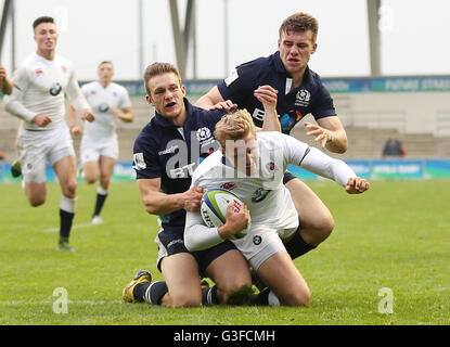 L'Inghilterra del Max Malins pause al cliente una prova per Inghilterra durante la sotto 20's Rugby World Cup Match al City Academy Stadium e Manchester. Foto Stock