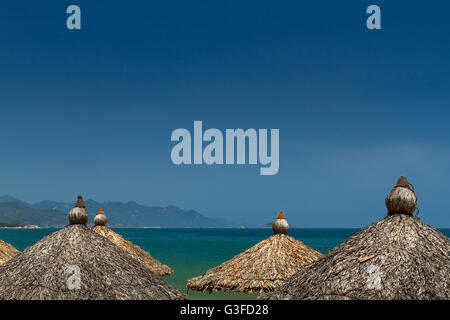 Bella shoreine di Nha Trang Beach, Vietnam Foto Stock