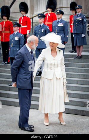 Londra, Regno Unito. Decimo Giugno, 2016. Il principe e la principessa la Principessa Michael di Kent frequentare il servizio di ringraziamento durante il Queens novantesimo compleanno presso la cattedrale di St Paul a Londra, Regno Unito, 10 giugno 2016. Foto: Patrick van Katwijk/ point de vue fuori - nessun filo SERVICE -/dpa/Alamy Live News Foto Stock