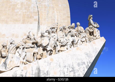 Il Monumento delle Scoperte sulle rive del Portogallo il fiume Tago a Belem, Lisbona. Foto Stock