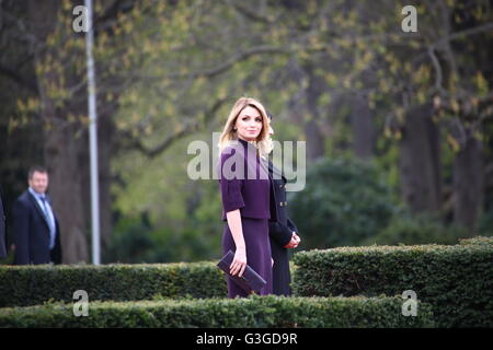 Mexican prima signora Angelica Rivera de Peña riceve gli onori militari durante la visita ufficiale in Germania. (Foto di Jakob Ratz / Pacific Stampa) Foto Stock