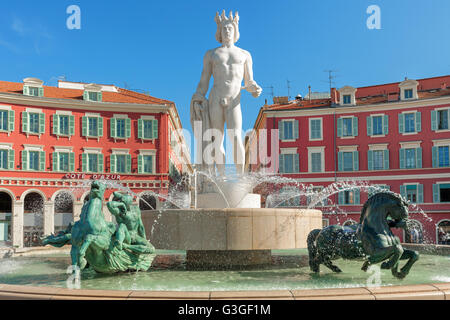 La fontana del Sole (Fontaine du Soleil) su Place Massena Nizza, in Francia. Foto Stock