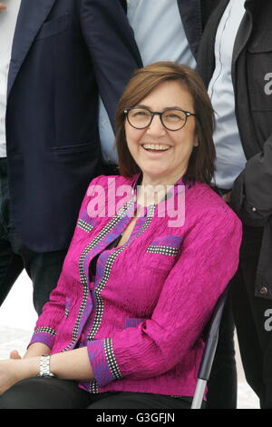 Napoli, Italia. 14 Maggio, 2016. Renata Polverini promuove la petizione su emendamenti all'articolo 62 della legge del 9 aprile 2008, n. 81, con i mezzi di trasporto pubblico di lavoratori. © Salvatore Esposito/Pacific Press/Alamy Live News Foto Stock