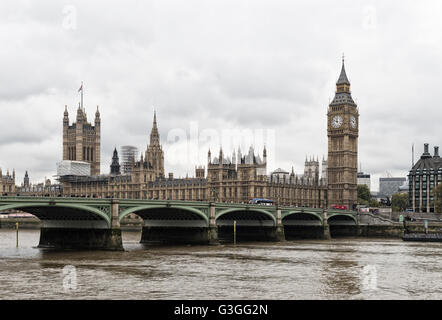 HDR immagine filtrata di una vista sul Big Ben e Westminster Bridge di Londra Foto Stock