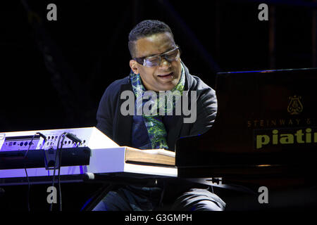 Torino, Italia. 24 apr, 2016. Pianista cubano Gonzalo Rubalcaba in concerto a Torino Jazz Festival. © Marco Destefanis/Pacific Press/Alamy Live News Foto Stock