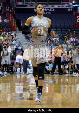 Washington, DC, Stati Uniti d'America. 11 Giugno, 2016. 20160611 - Minnesota Lynx avanti MAYA MOORE (23) corre fino corte durante la seconda metà contro il Washington Mystics al Verizon Center di Washington. © Chuck Myers/ZUMA filo/Alamy Live News Foto Stock