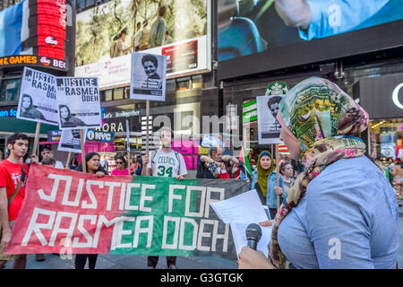 New York, Stati Uniti. Decimo Giugno, 2016. Rasmea Odeh apparirà con i suoi avvocati prima di giudicare Gershwin scarico per una conferenza di Stato presso il tribunale federale a Detroit, Michigan. New York sarà in piedi in solidarietà con Rasmea. © Erik McGregor/Pacific Press/Alamy Live News Foto Stock