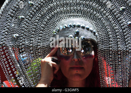 Tel Aviv, Israele. 03 Giugno, 2016. Nonostante la chiamata al boicottaggio di alcuni locali organizzazioni LGBT che protestano contro il cattivo stato della comunità, migliaia uniti xviii gazzetta Gay Pride Parade. © Laura Chiesa/Pacific Press/Alamy Live News Foto Stock