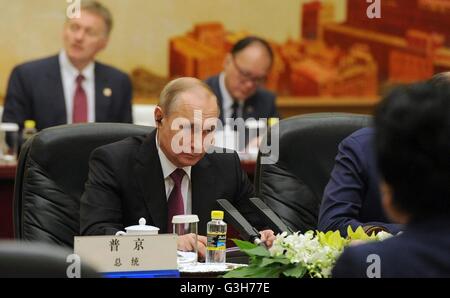 Pechino, Cina. Il 25 giugno, 2016. Il presidente russo Vladimir Putin durante i colloqui con il presidente cinese Xi Jinping Giugno 25, 2016 a Pechino, in Cina. Credito: Planetpix/Alamy Live News Foto Stock