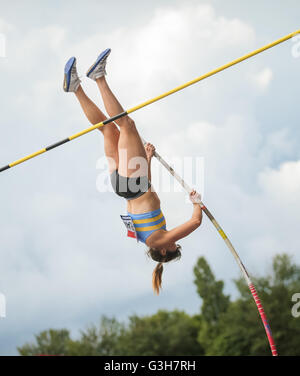 Birmingham, Regno Unito. Il 25 giugno, 2016. British atletica, Alexander Stadium, Birmingham. Olivia Curran in pole vault finals Credito: Pietro Lopeman/Alamy Live News Foto Stock